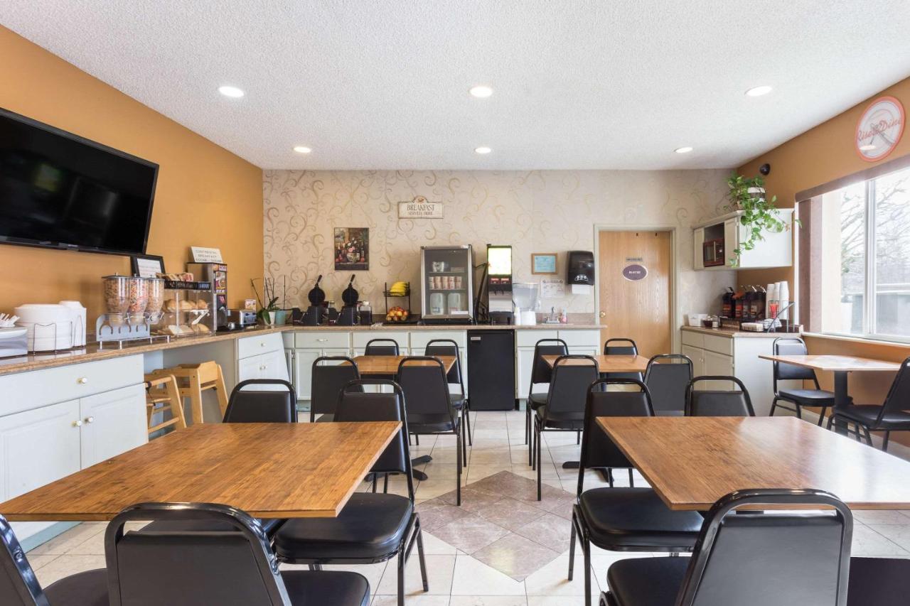 Howard Johnson By Wyndham Vancouver Hotel & Suites Εξωτερικό φωτογραφία