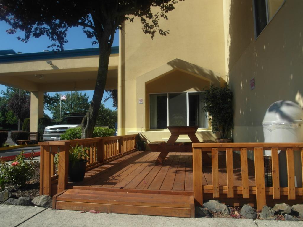 Howard Johnson By Wyndham Vancouver Hotel & Suites Εξωτερικό φωτογραφία