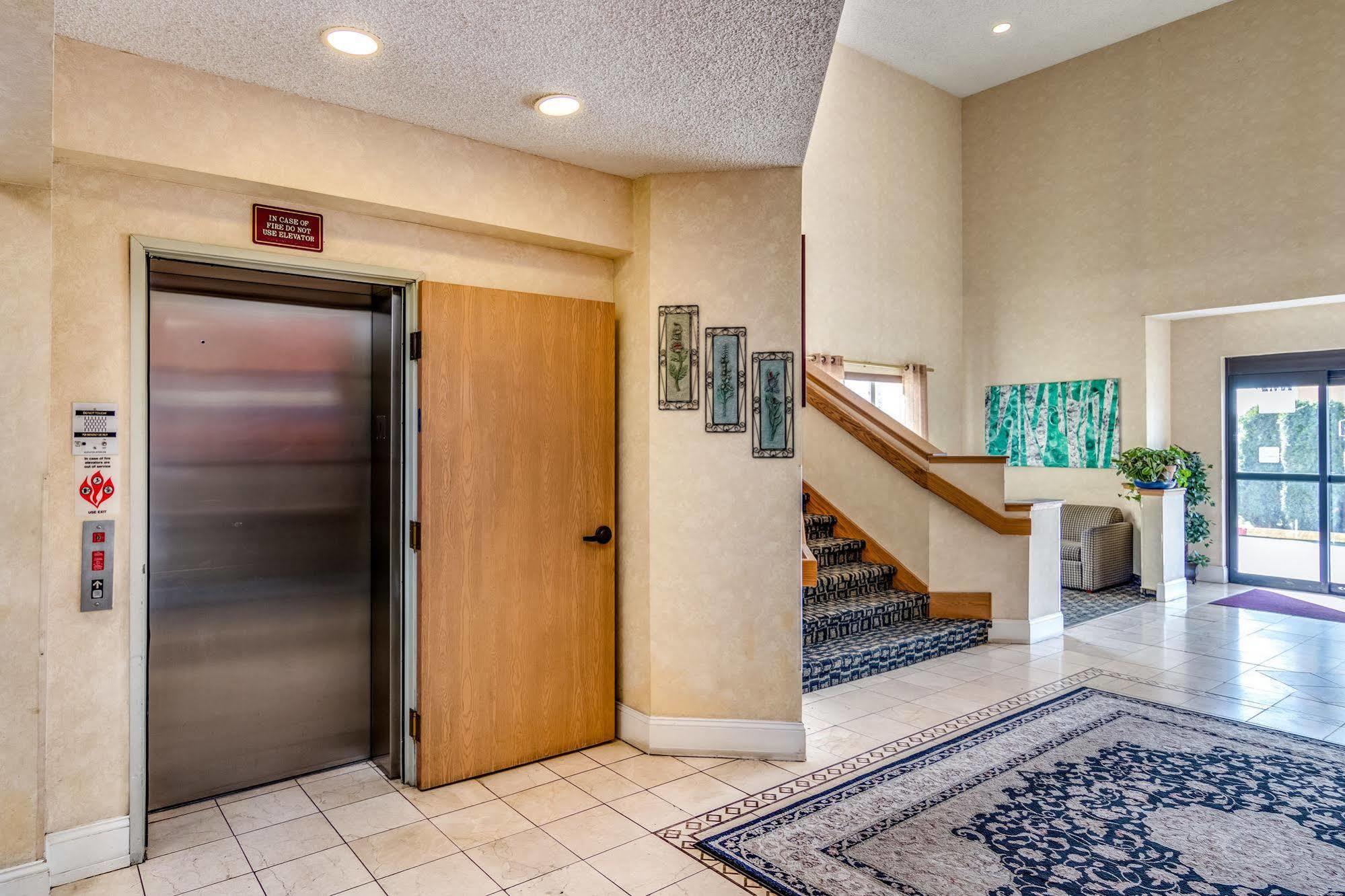 Howard Johnson By Wyndham Vancouver Hotel & Suites Εξωτερικό φωτογραφία