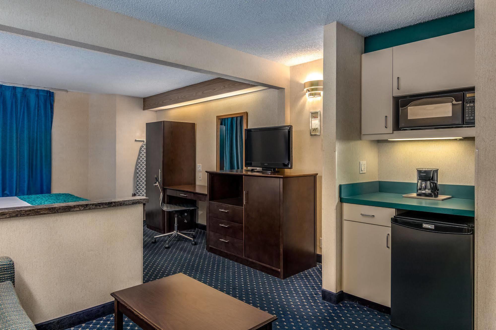 Howard Johnson By Wyndham Vancouver Hotel & Suites Εξωτερικό φωτογραφία