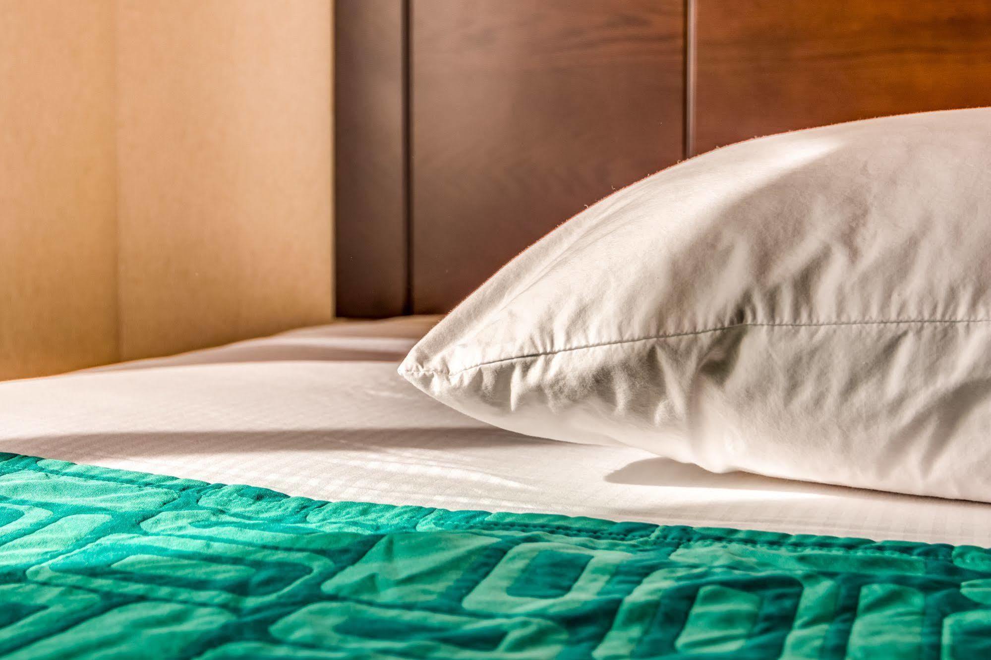 Howard Johnson By Wyndham Vancouver Hotel & Suites Εξωτερικό φωτογραφία