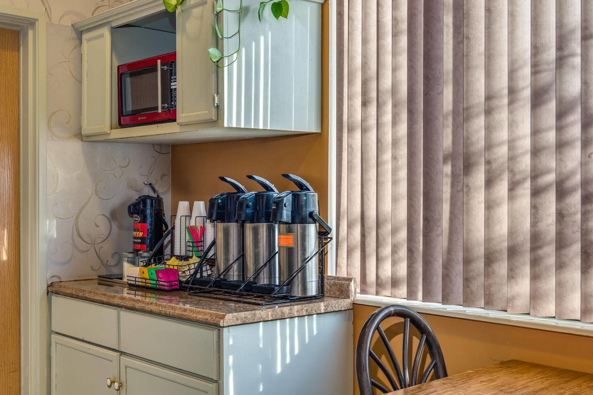 Howard Johnson By Wyndham Vancouver Hotel & Suites Εξωτερικό φωτογραφία